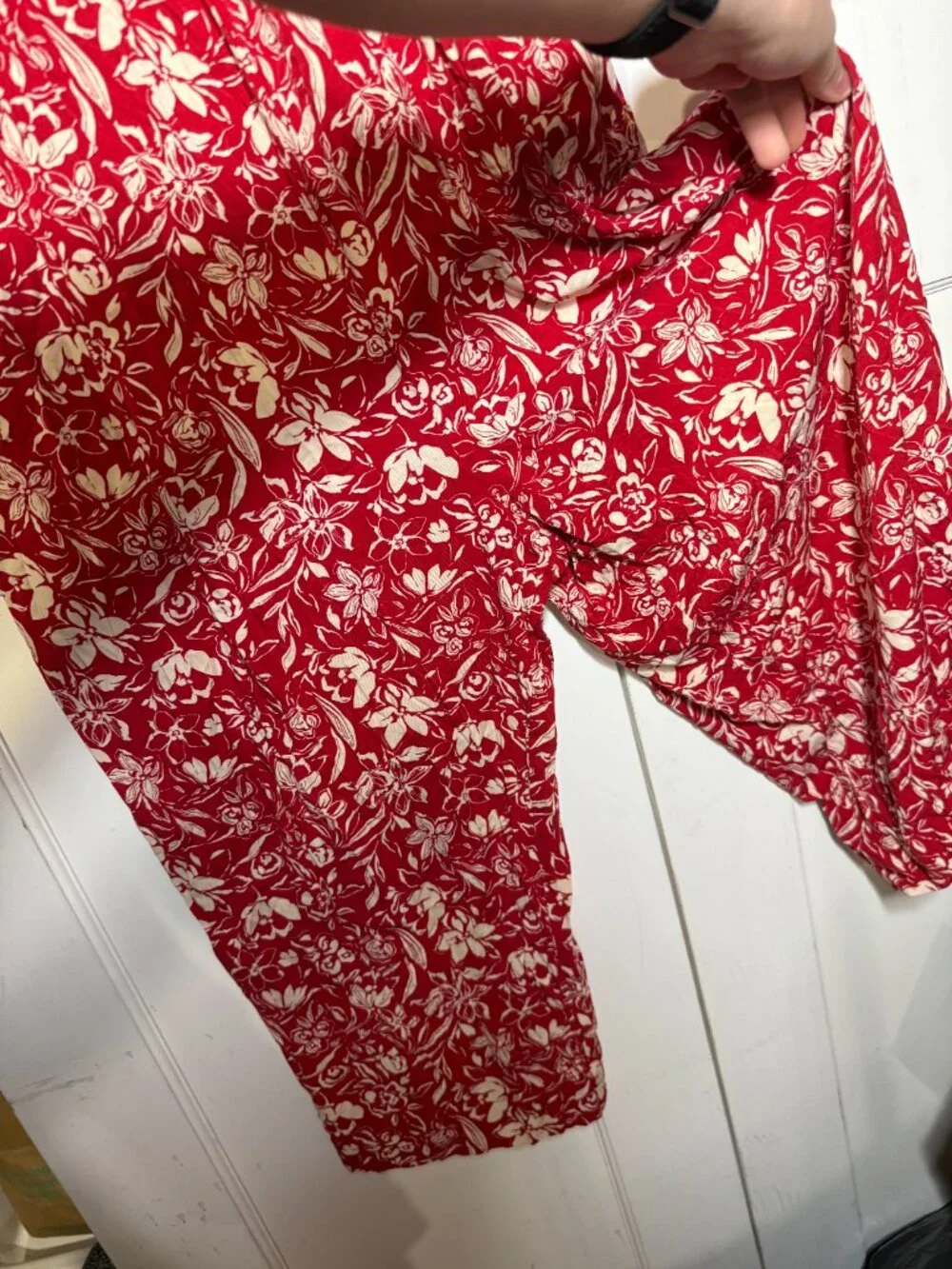 Torrid Stretch Challis Flutter Sleeve Jumpsuit Floral Red and White Size 2 / 2X - Picture 8 of 10